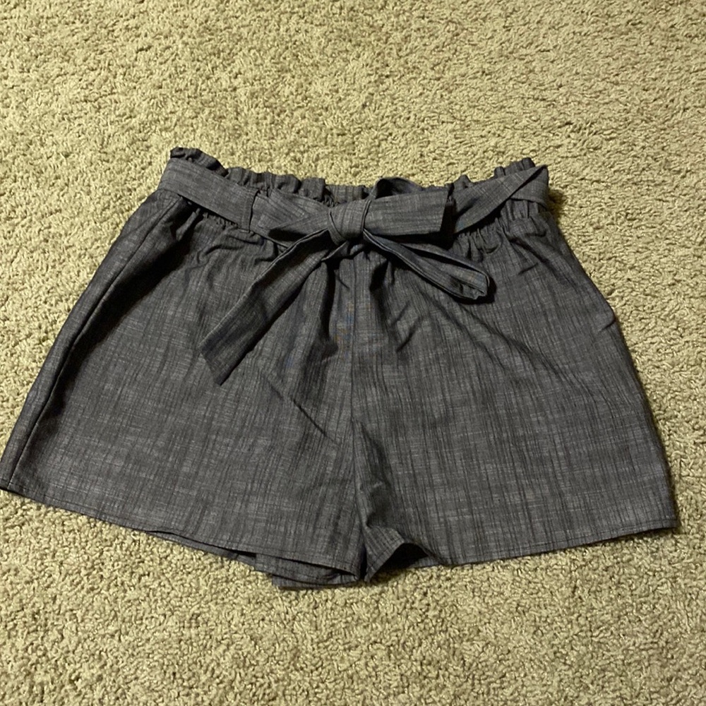 Graphite elastic shorts with front tie